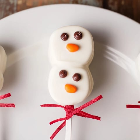 Express Snowman Marshmallow Pops, dipped in white chocolate, ready for a winter holiday treat.